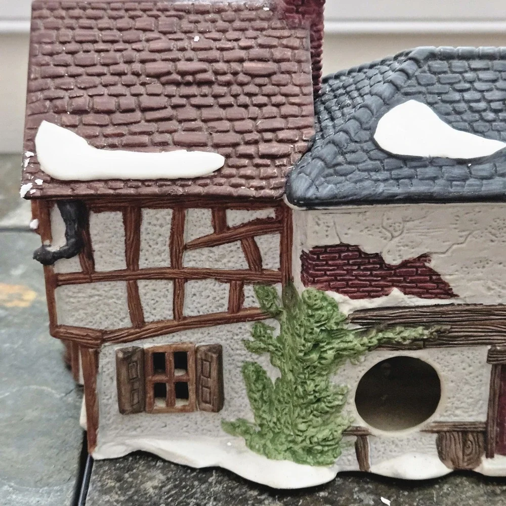 Dept 56 Dickens Village Old Curiosity Shop Retired w/ Box Insert Cord Bulb